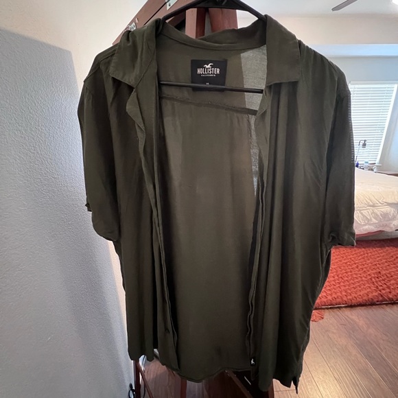 Hollister Other - Hollister green button Up